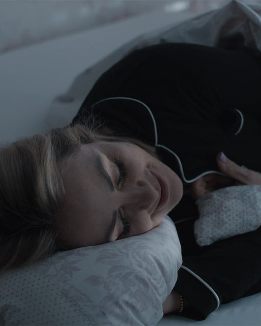 Veneera-Zahn-Veneers-Frau_schlaeft_4x5_5ff2dc22-7719-40d8-86cd-ca9da92a1e1e