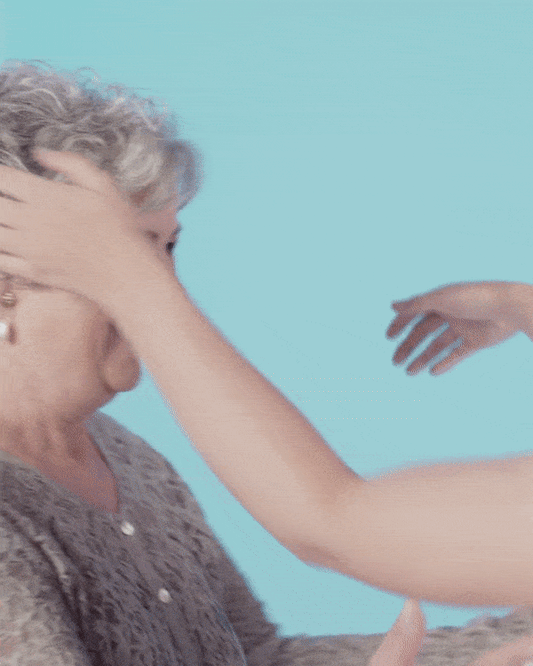 Veneera-Zahn-Veneers-Oma_Gif_02cf71cc-4ace-447e-bd15-abbf5adfafd4